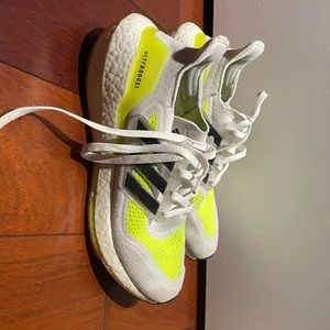 Size 8.5 adidas women  ultra boost 21